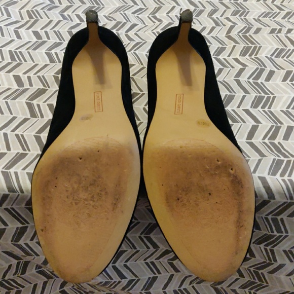 Vince Camuto black velveteen stilettos - Picture 3 of 4